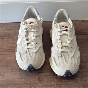 New Balance 327 Sneakers